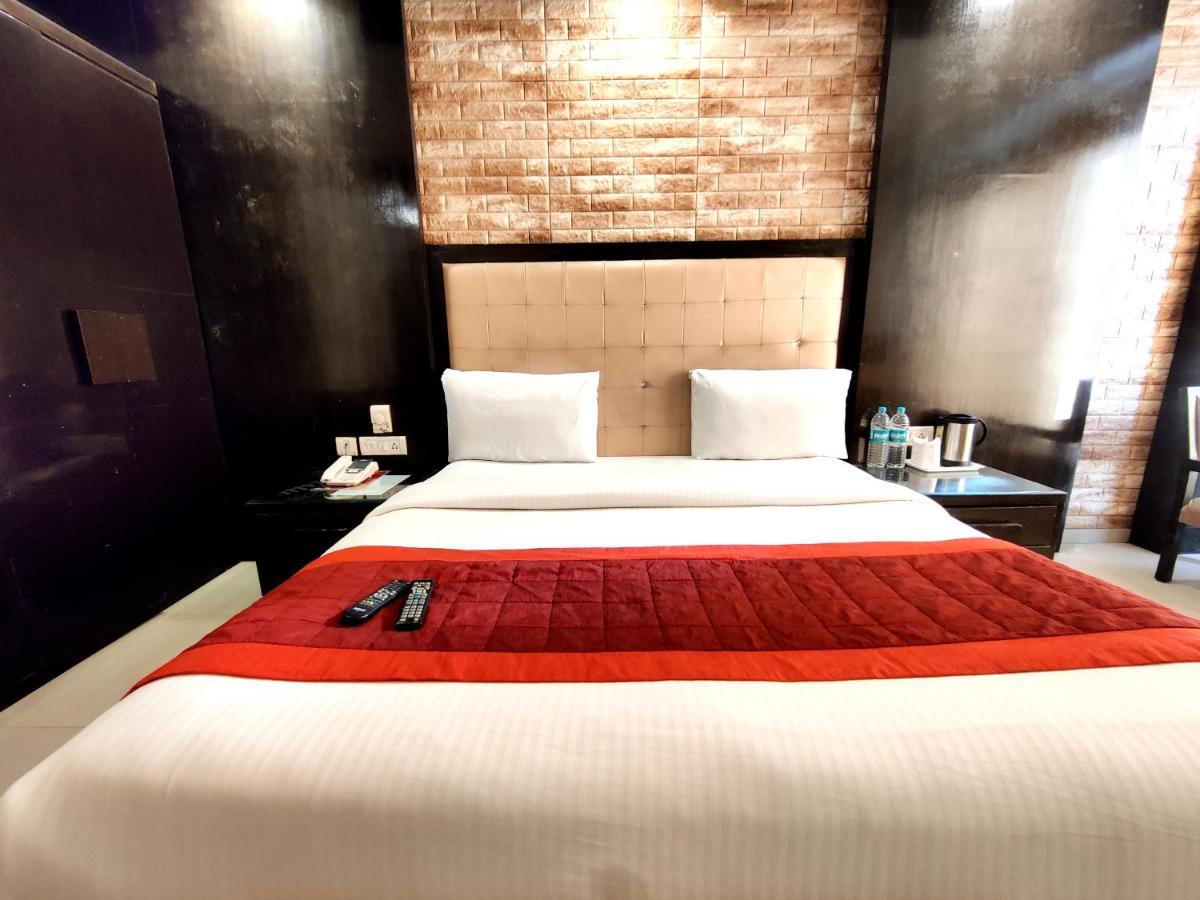 Stay At Hotel Pride, Delhi, Near Karol Bagh Metro Delhi (National Capital Territory of India) Eksteriør billede