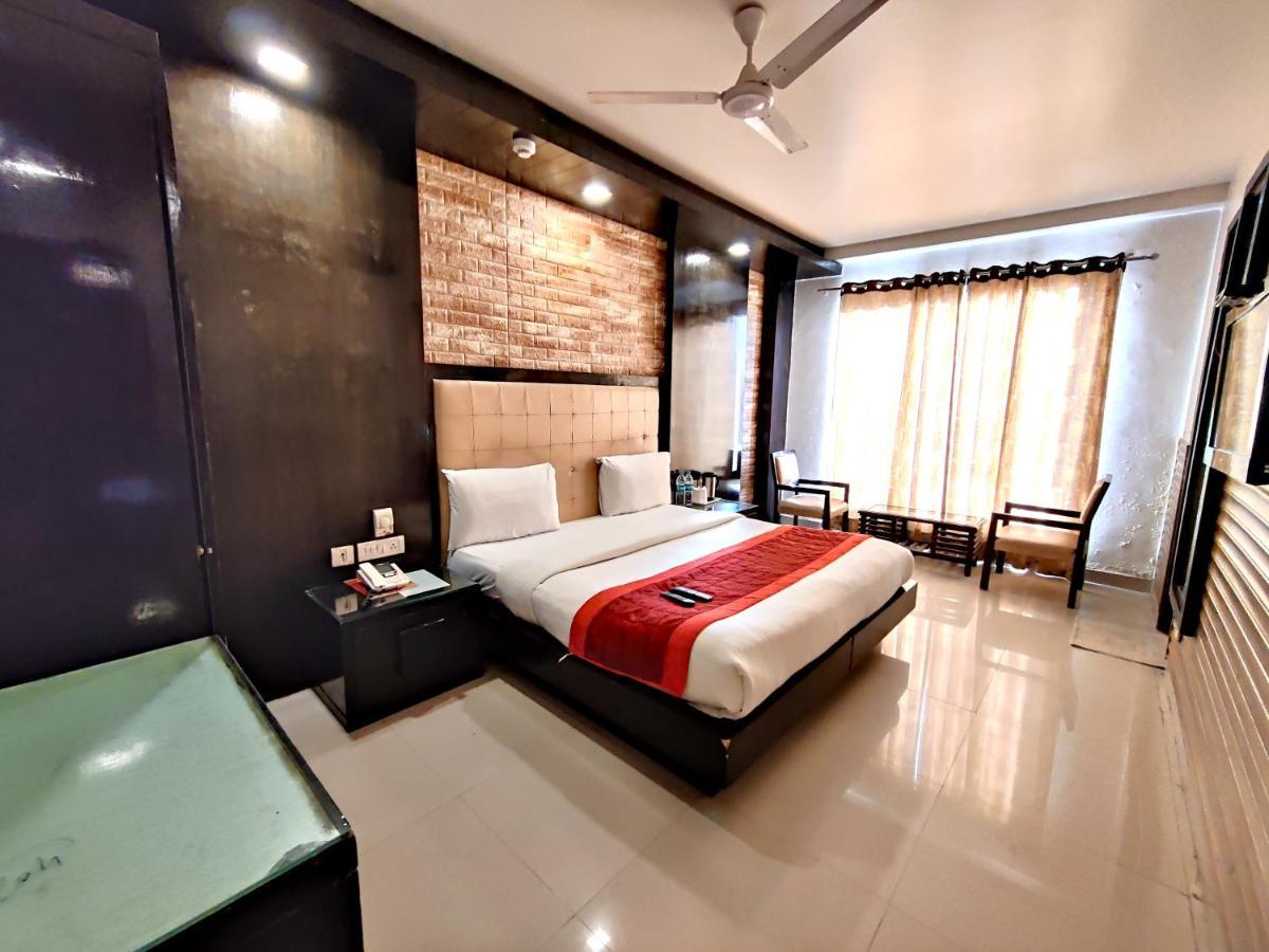 Stay At Hotel Pride, Delhi, Near Karol Bagh Metro Delhi (National Capital Territory of India) Eksteriør billede