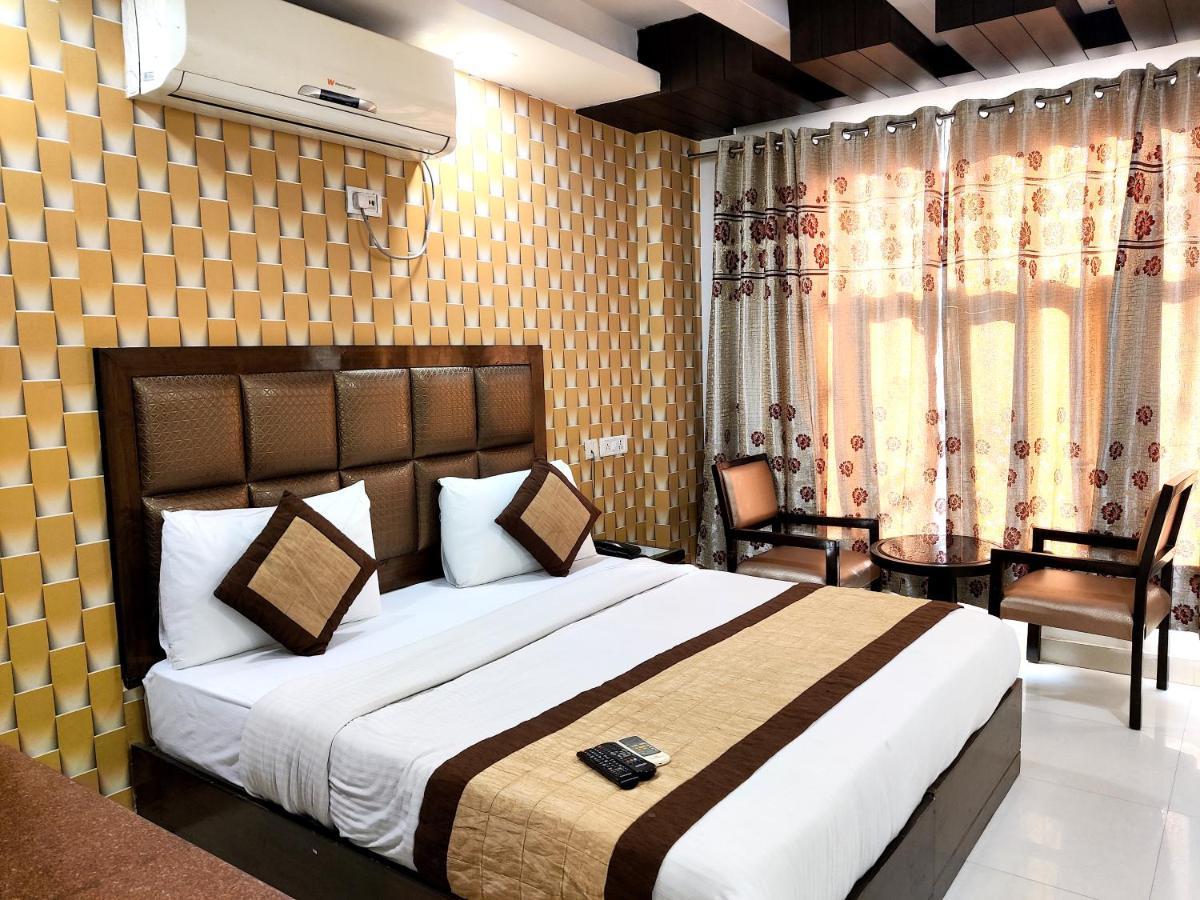 Stay At Hotel Pride, Delhi, Near Karol Bagh Metro Delhi (National Capital Territory of India) Eksteriør billede