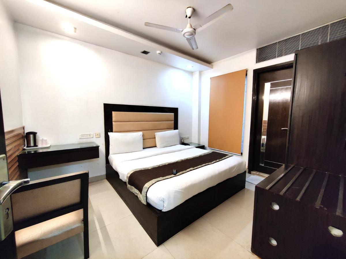 Stay At Hotel Pride, Delhi, Near Karol Bagh Metro Delhi (National Capital Territory of India) Eksteriør billede