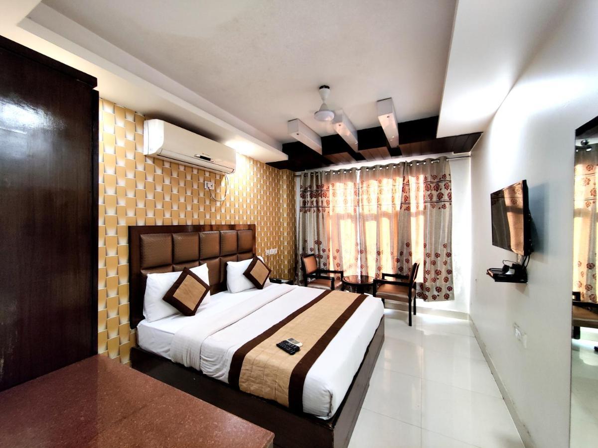 Stay At Hotel Pride, Delhi, Near Karol Bagh Metro Delhi (National Capital Territory of India) Eksteriør billede