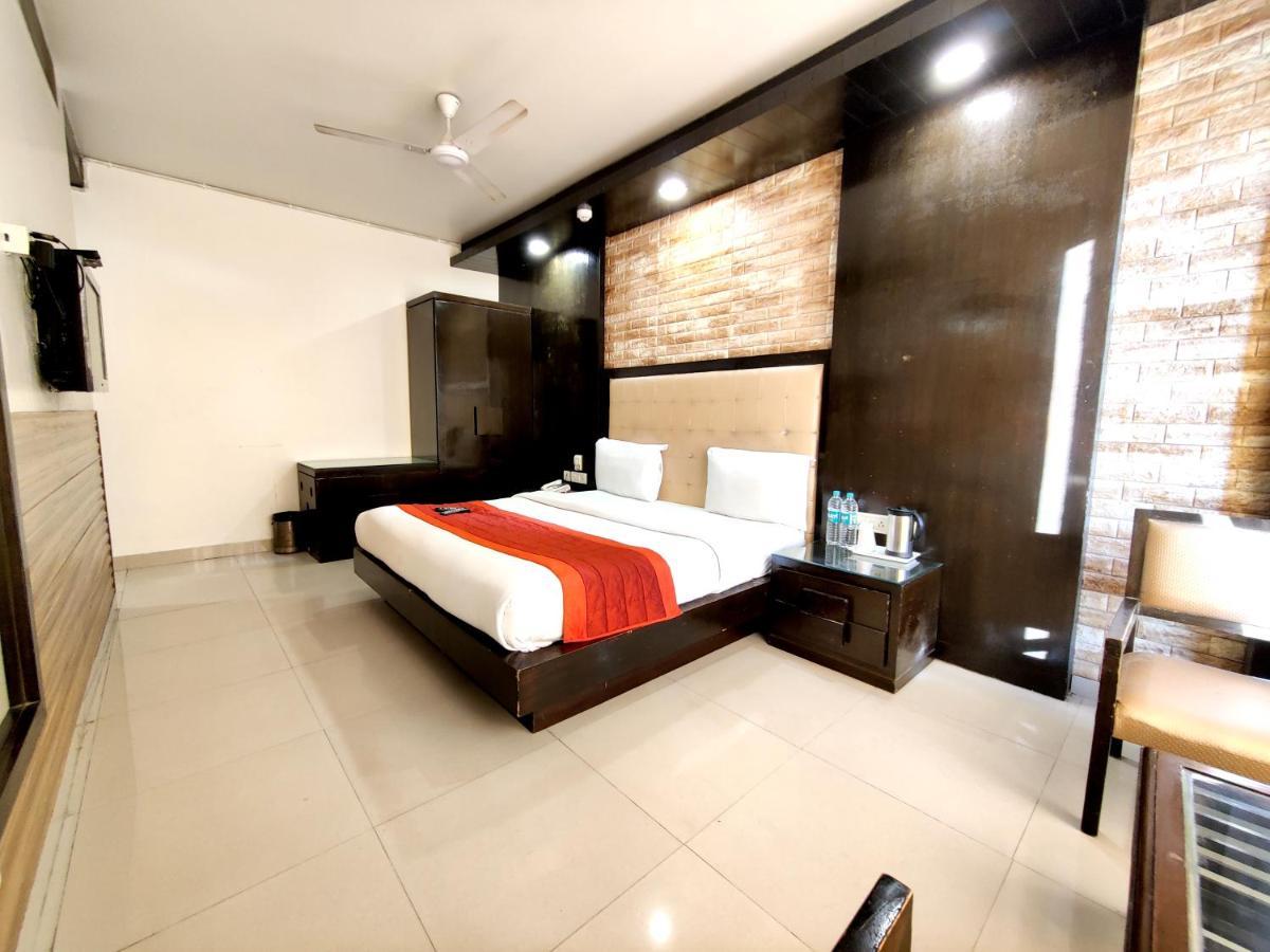 Stay At Hotel Pride, Delhi, Near Karol Bagh Metro Delhi (National Capital Territory of India) Eksteriør billede