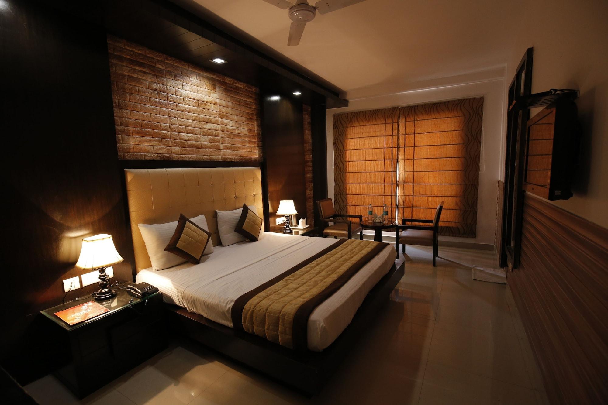 Stay At Hotel Pride, Delhi, Near Karol Bagh Metro Delhi (National Capital Territory of India) Eksteriør billede