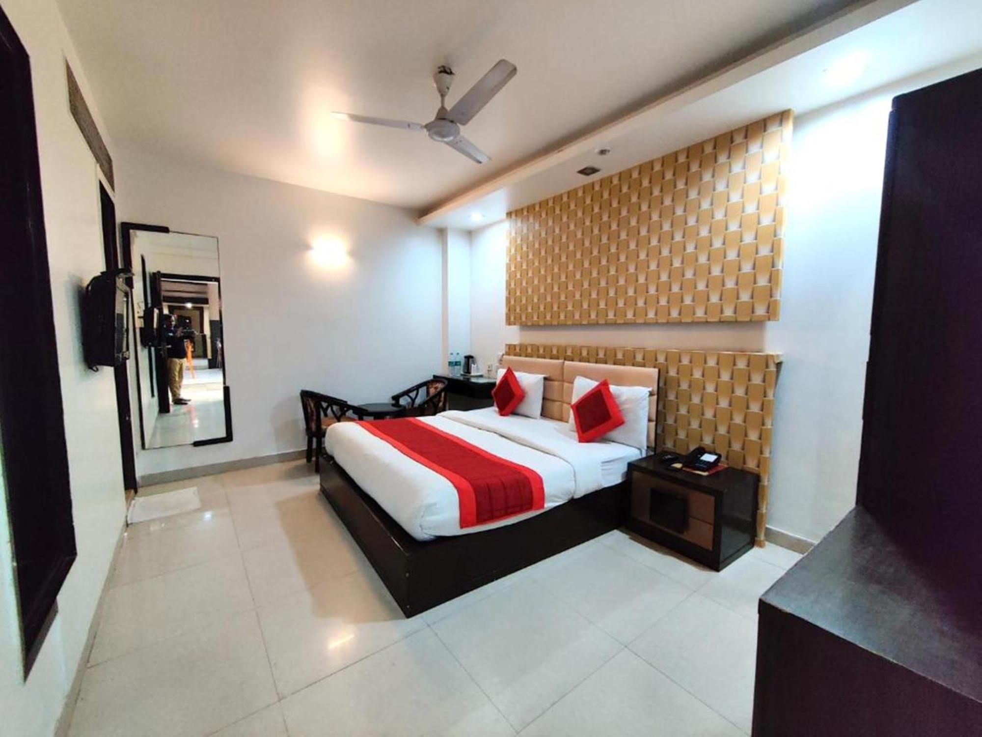 Stay At Hotel Pride, Delhi, Near Karol Bagh Metro Delhi (National Capital Territory of India) Eksteriør billede