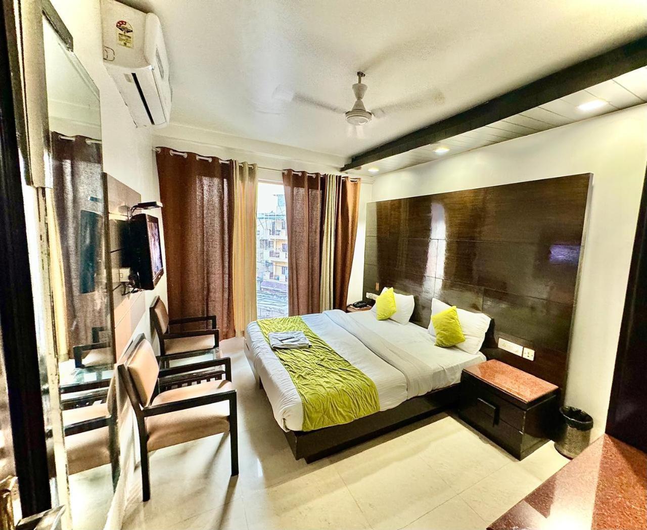 Stay At Hotel Pride, Delhi, Near Karol Bagh Metro Delhi (National Capital Territory of India) Eksteriør billede