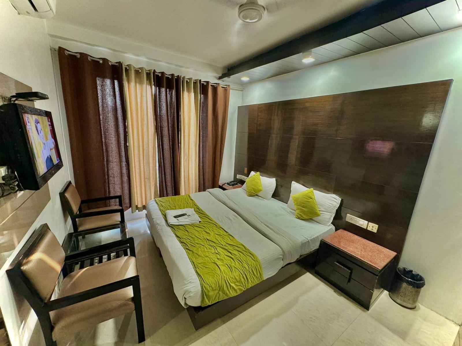 Stay At Hotel Pride, Delhi, Near Karol Bagh Metro Delhi (National Capital Territory of India) Eksteriør billede