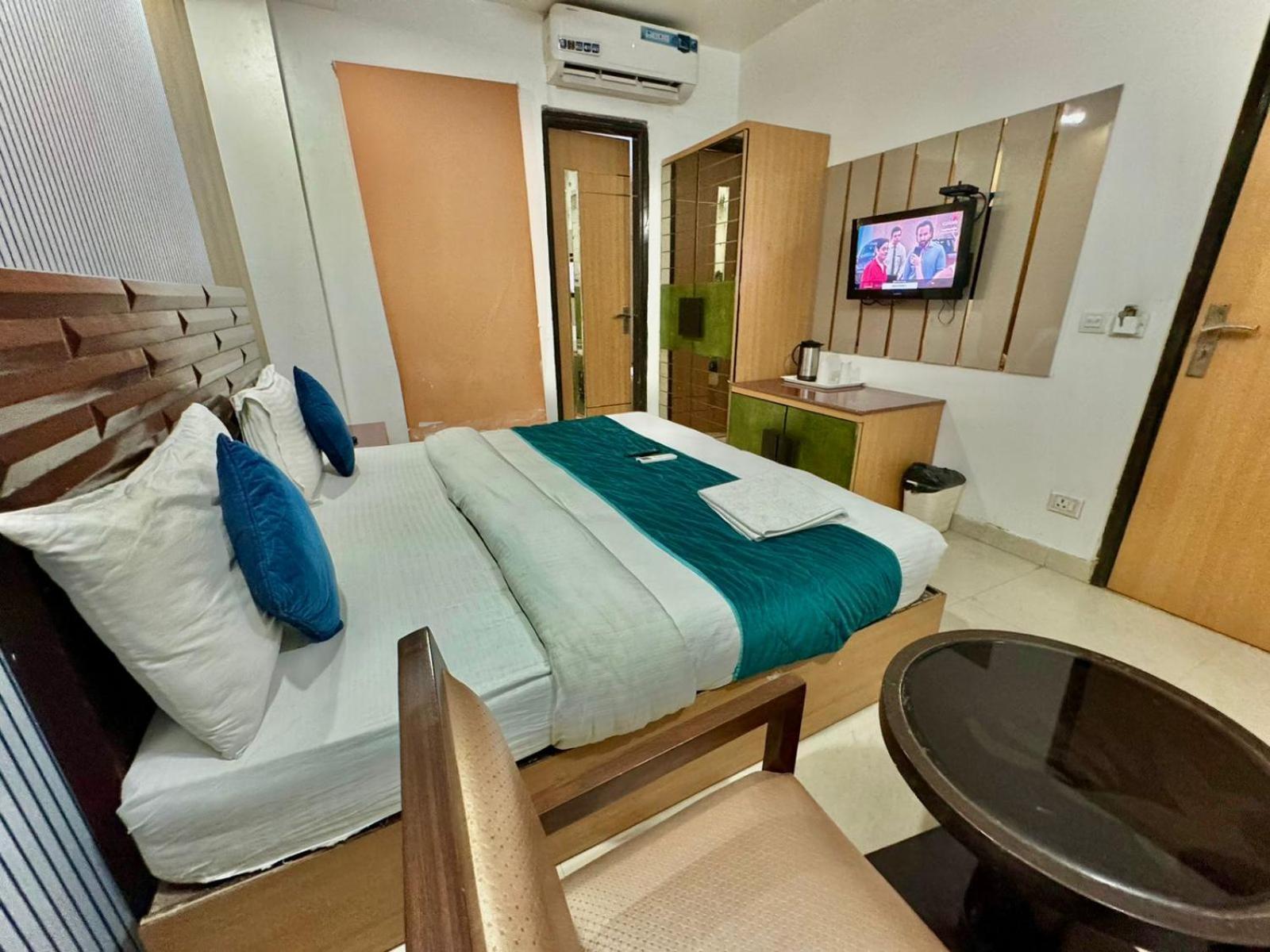 Stay At Hotel Pride, Delhi, Near Karol Bagh Metro Delhi (National Capital Territory of India) Eksteriør billede