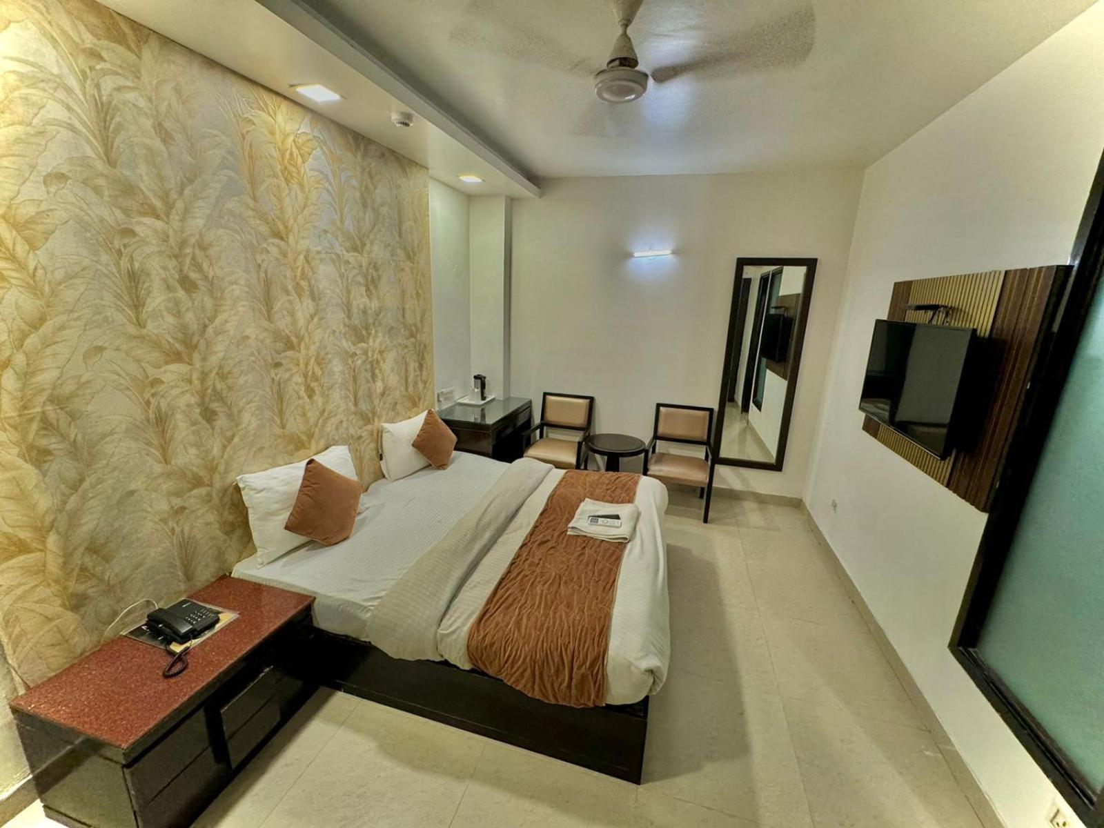 Stay At Hotel Pride, Delhi, Near Karol Bagh Metro Delhi (National Capital Territory of India) Eksteriør billede