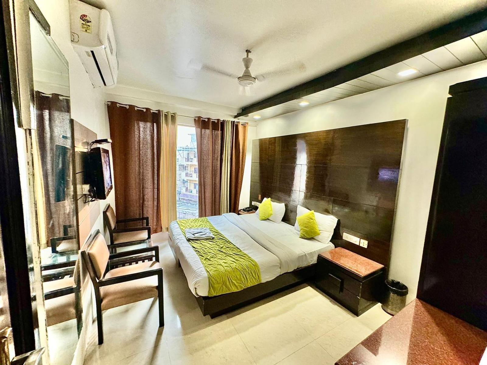 Stay At Hotel Pride, Delhi, Near Karol Bagh Metro Delhi (National Capital Territory of India) Eksteriør billede